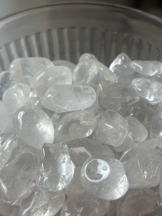 clear quartz tumbles