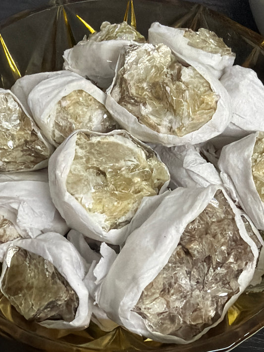 yellow mica clusters